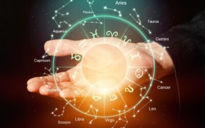 Astrology vs Pamistry – Differences & Connections by The Best Astrologer