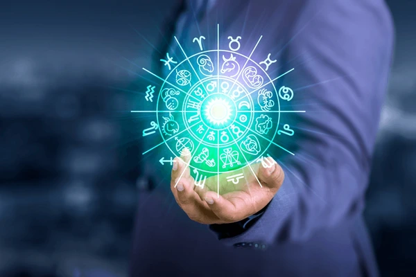 What defines a good astrologer in India
